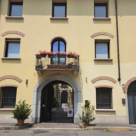 Bilocale Filomena Abbadesse Milánó